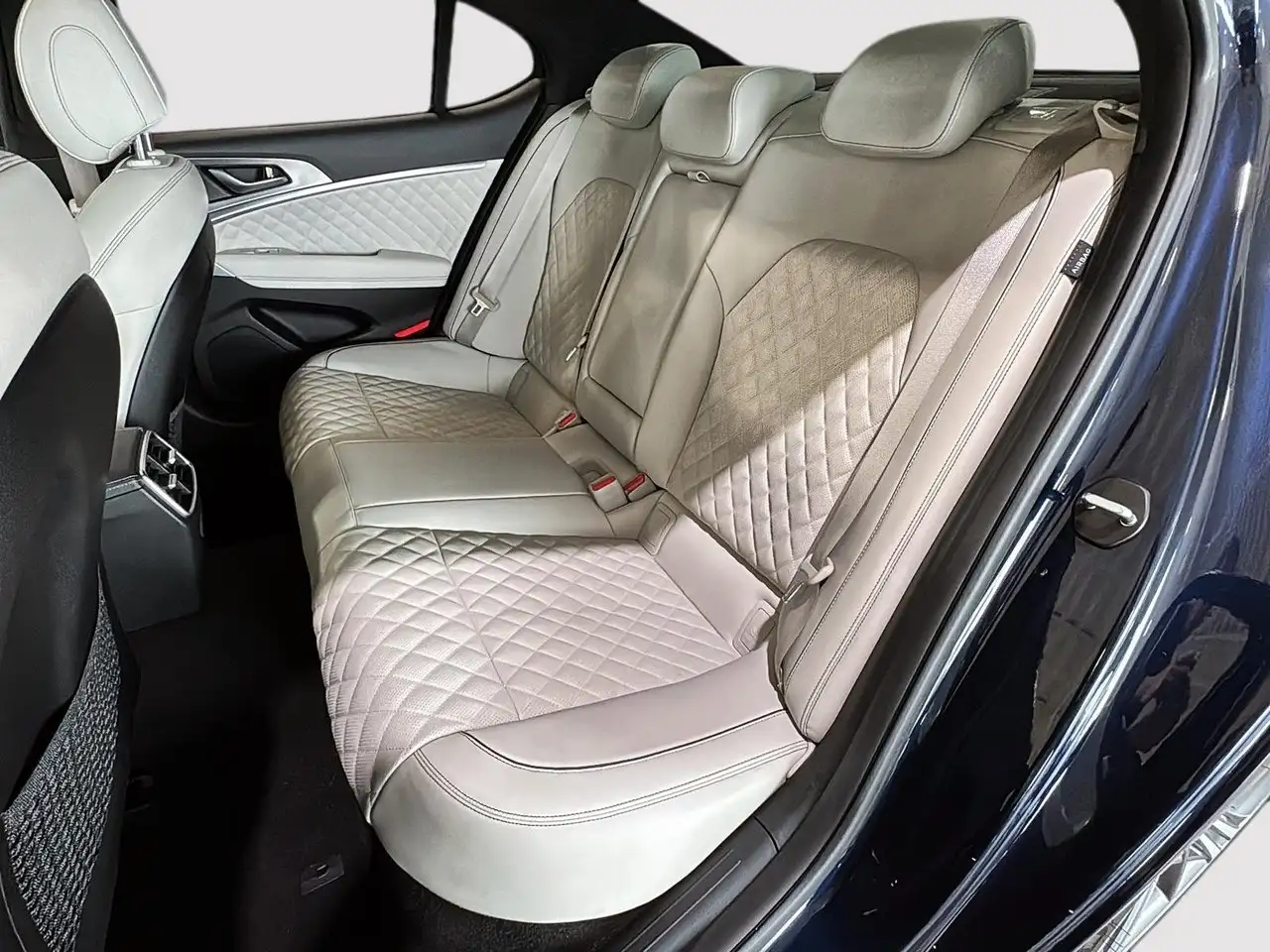 Genesis G70 - Image 24