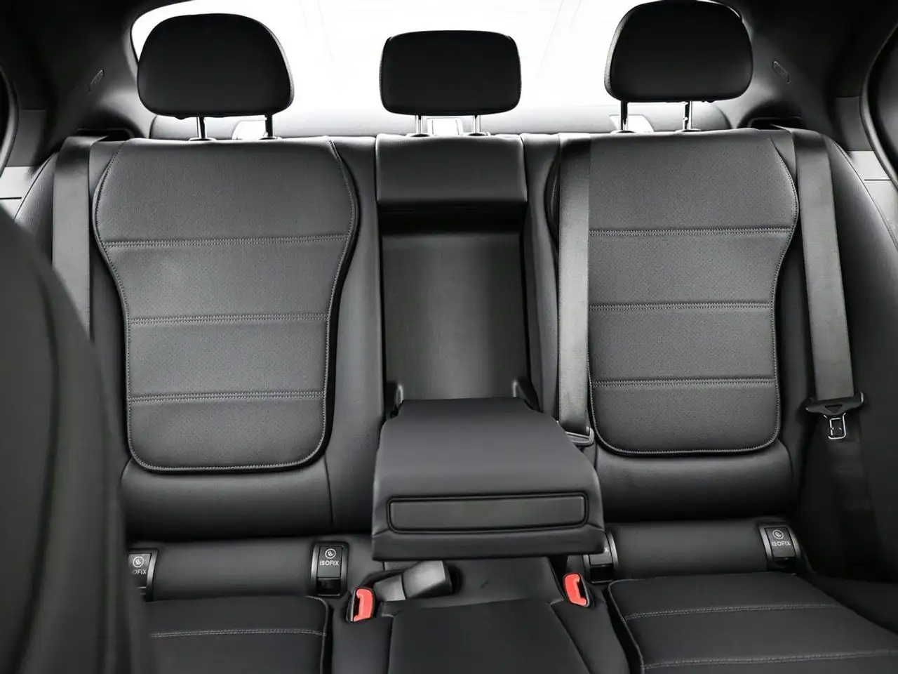 Mercedes-Benz C-Class - Image 21