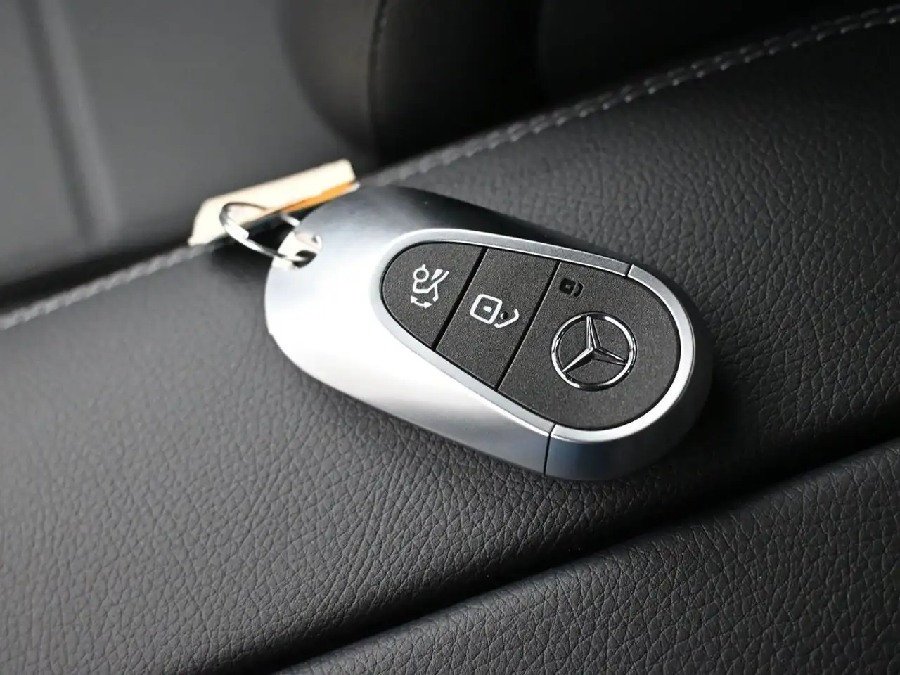 Mercedes-Benz C-Class - Image 5