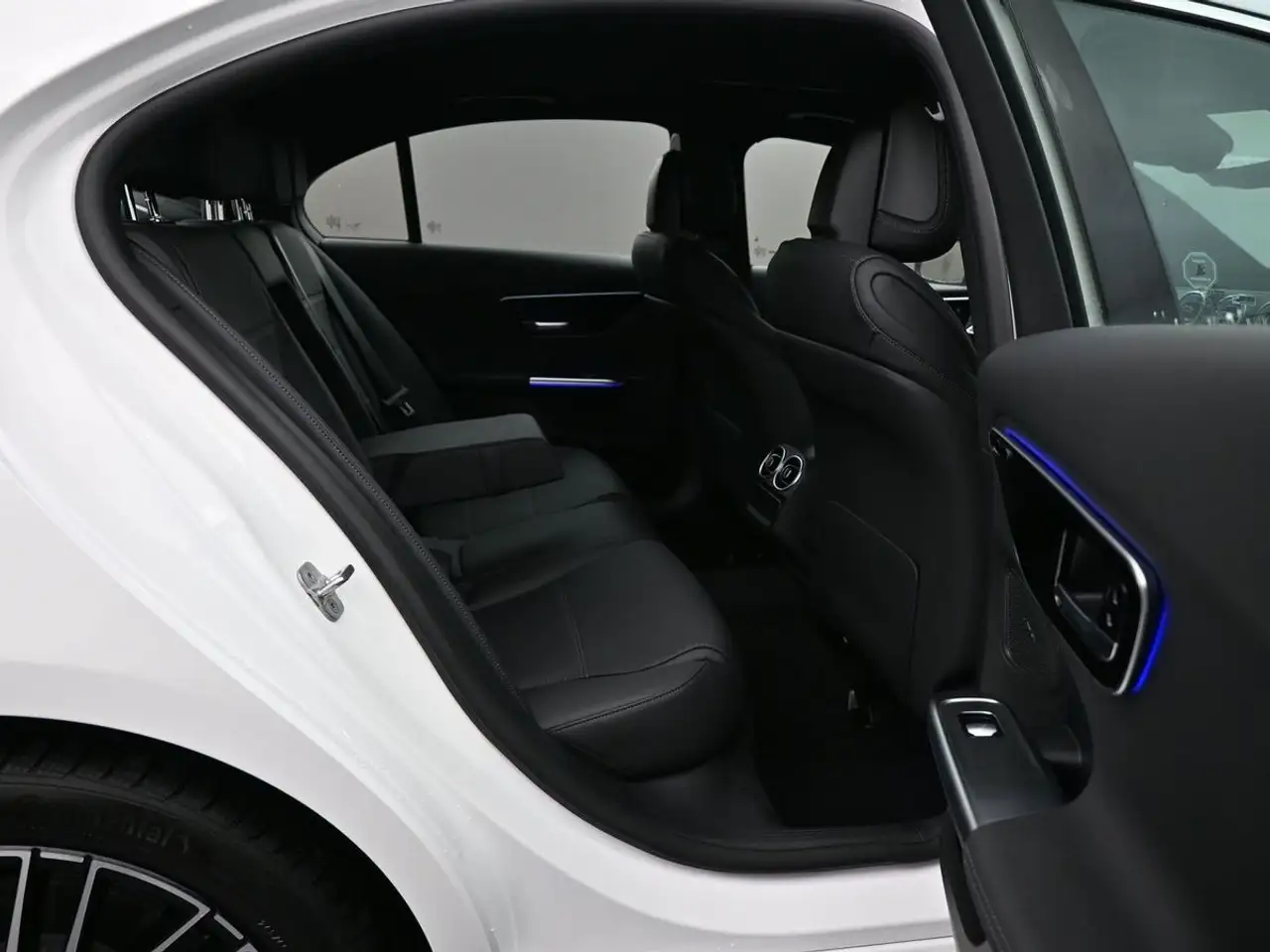 Mercedes-Benz C-Class - Image 18