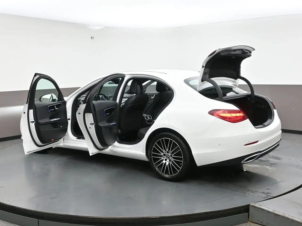 Mercedes-Benz C-Class - Image 43