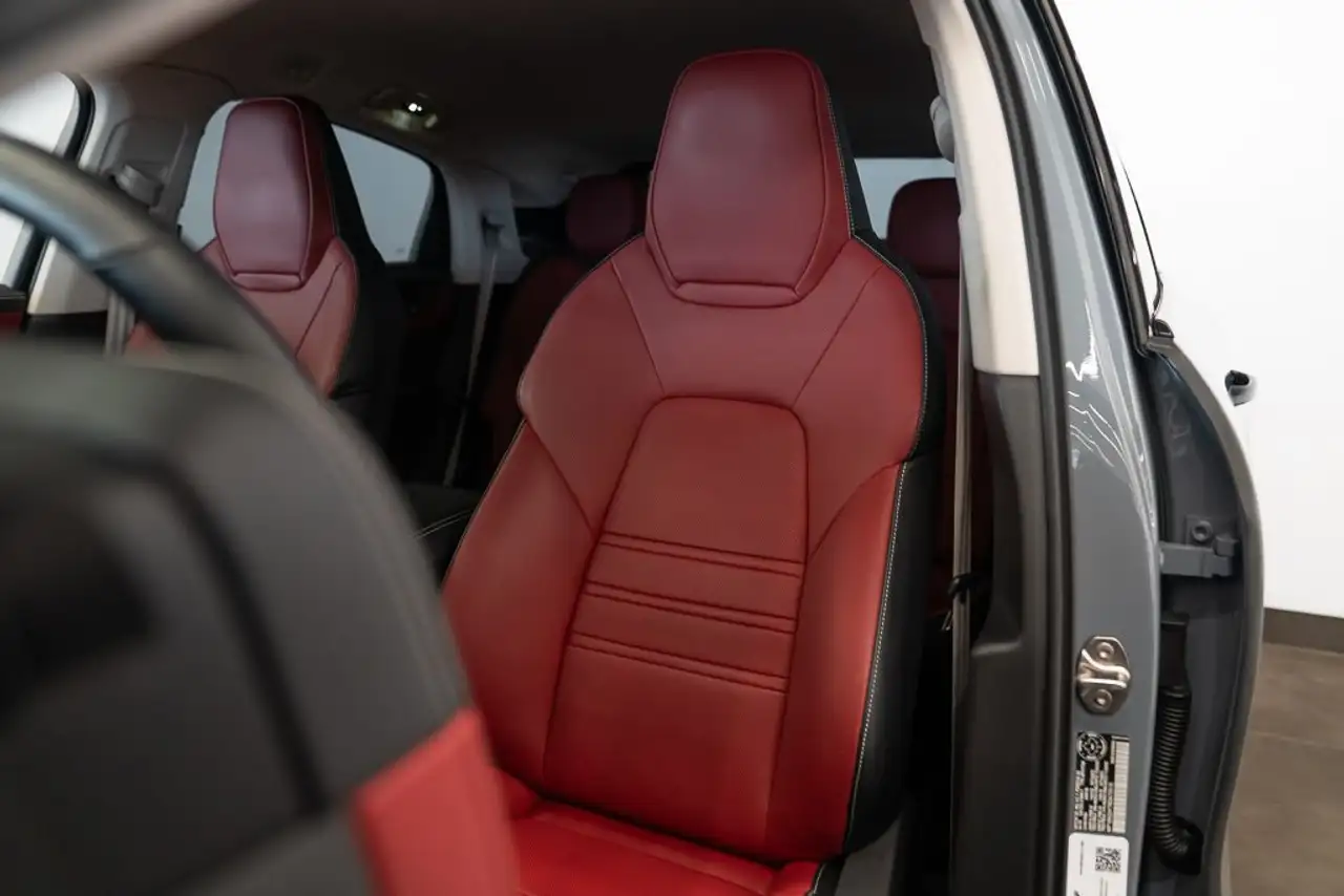 Porsche Cayenne - Image 14