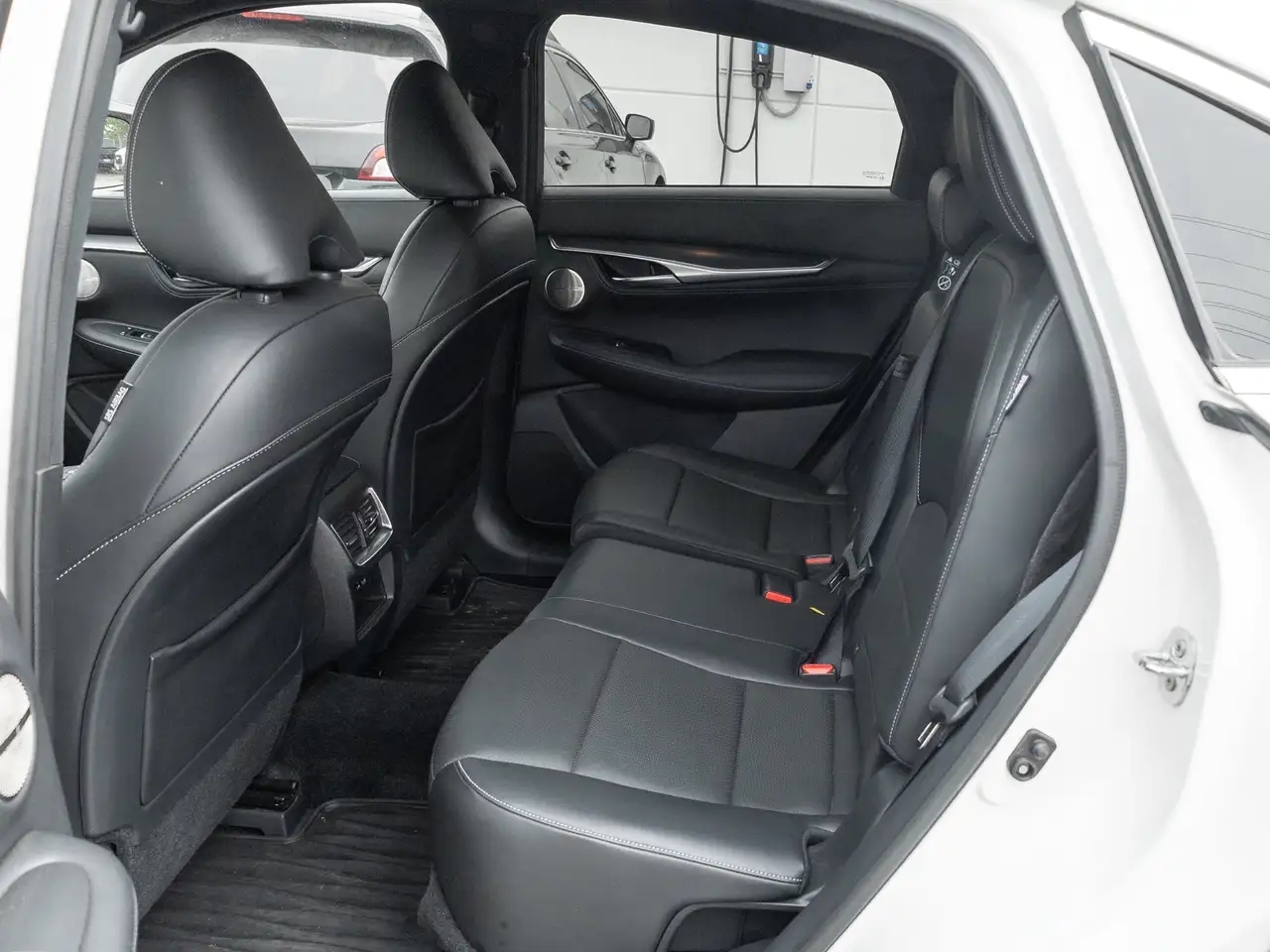 Infiniti QX55 - Image 25