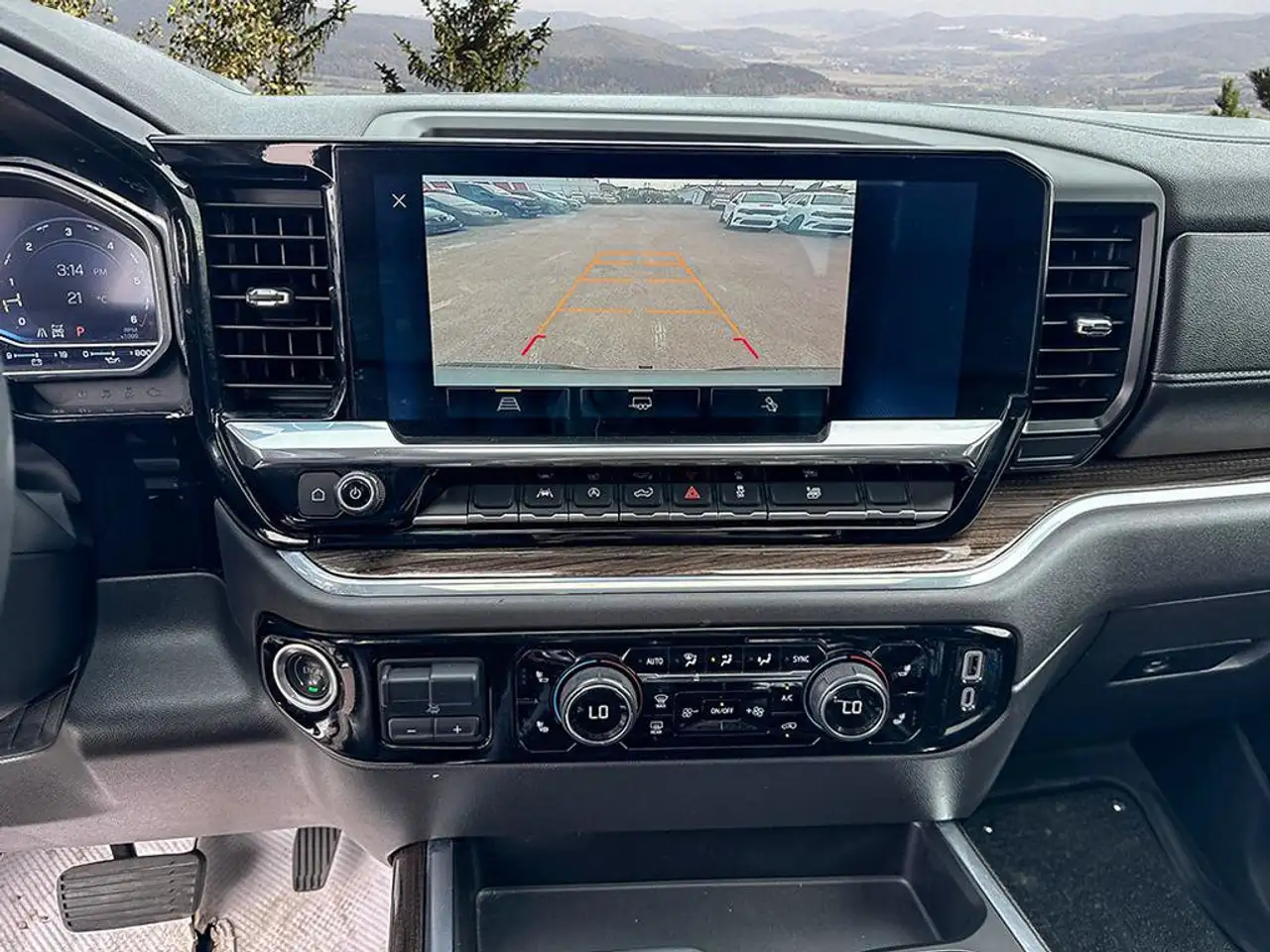 Chevrolet Silverado 1500 - Image 17