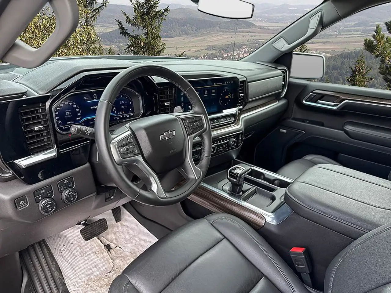 Chevrolet Silverado 1500 - Image 11