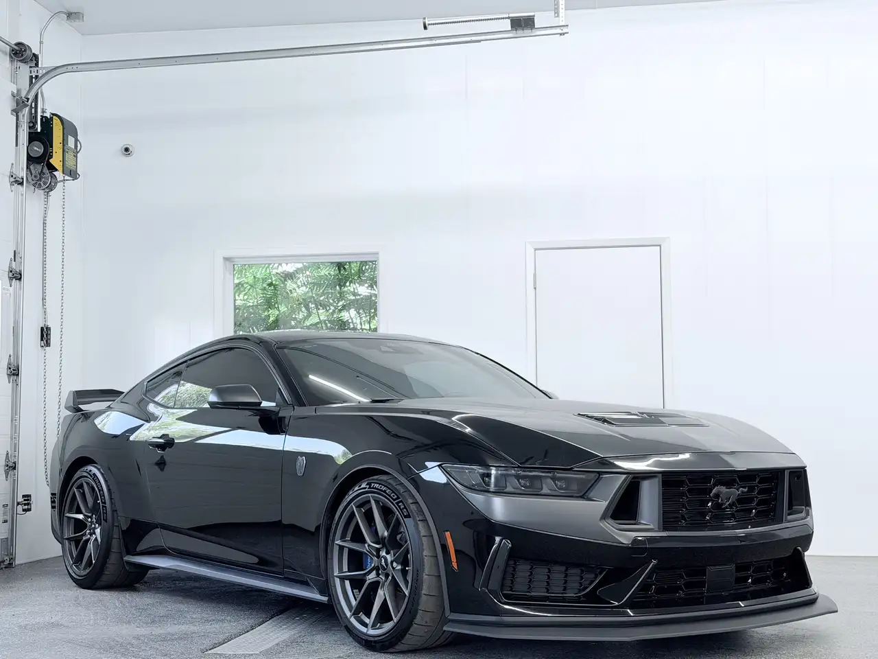 Ford Mustang - Image 9