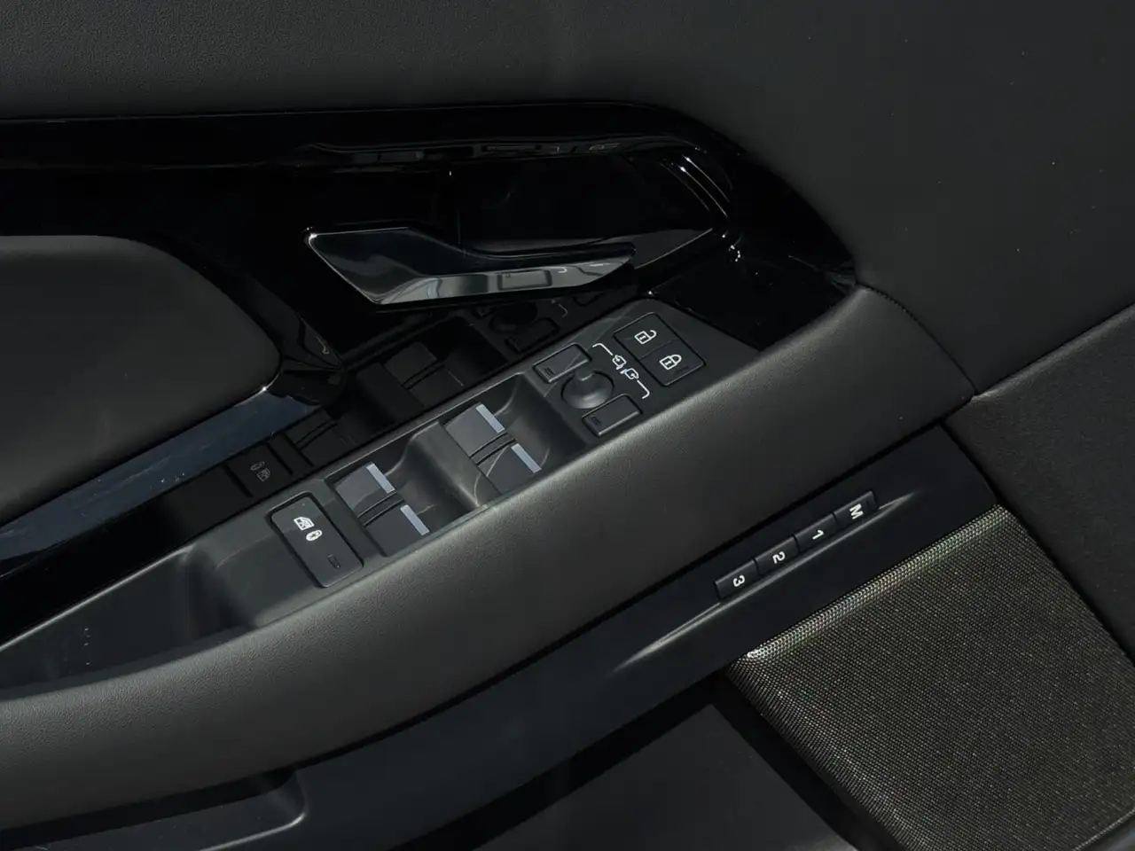 Land Rover Range Rover Evoque - Image 27