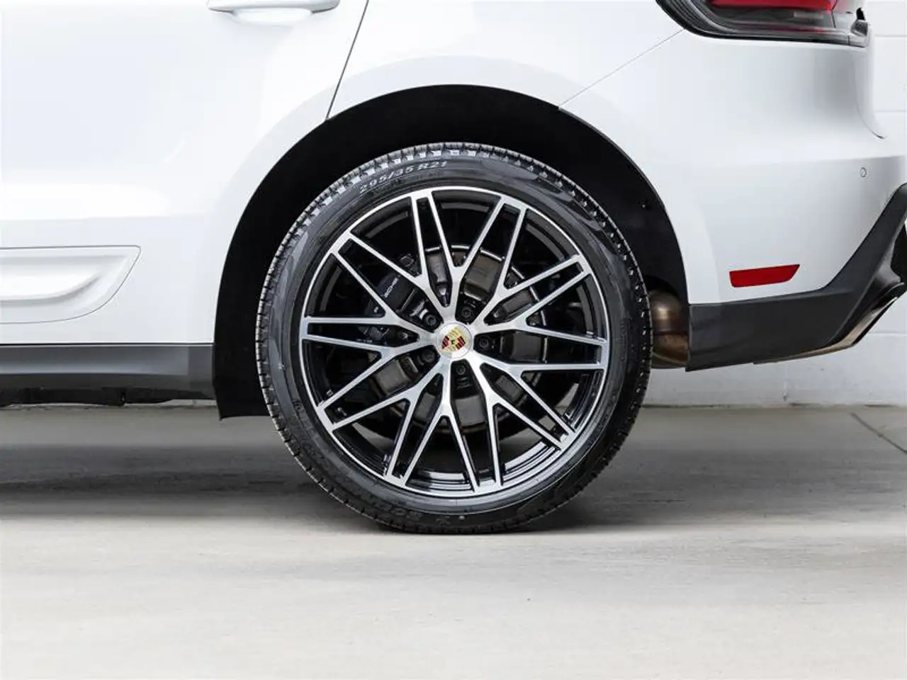 Porsche Macan - Image 7