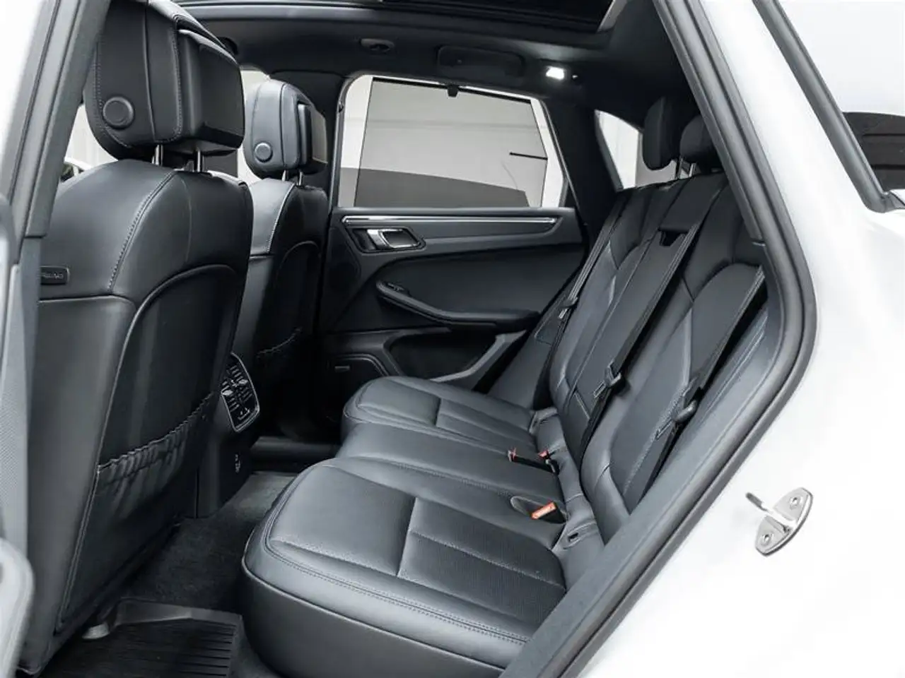 Porsche Macan - Image 35
