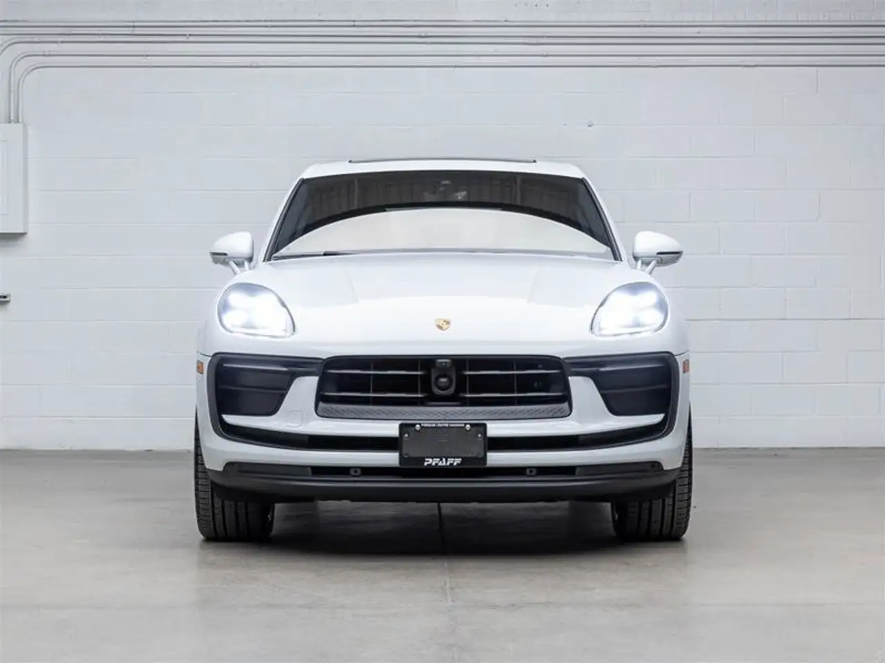 Porsche Macan - Image 2