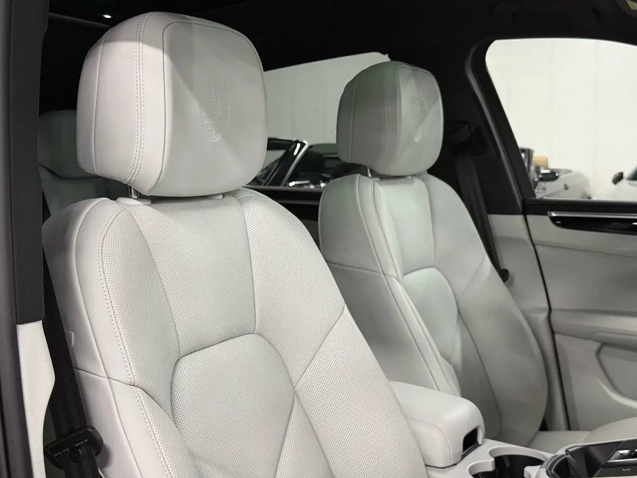 Porsche Macan - Image 38