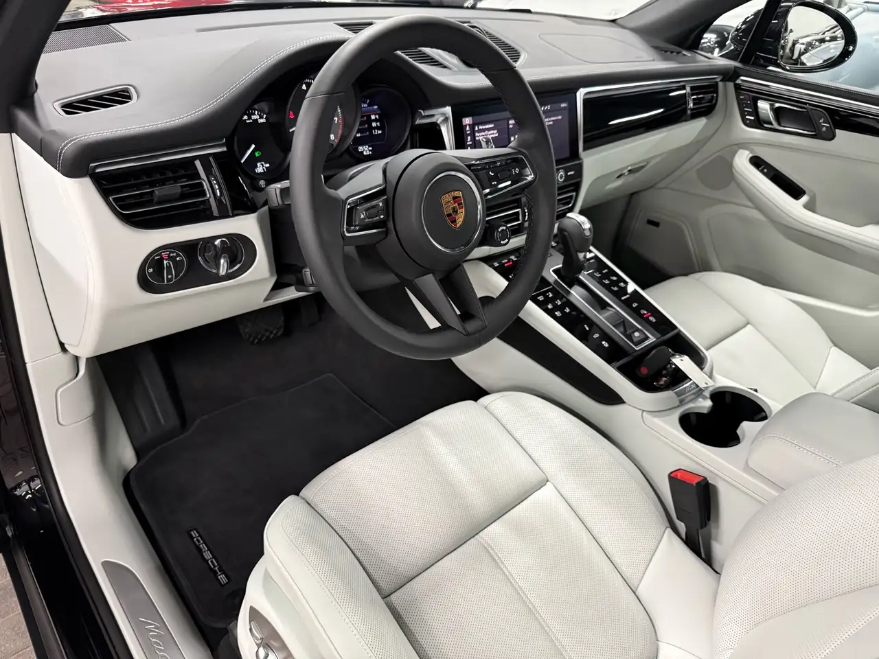 Porsche Macan - Image 14