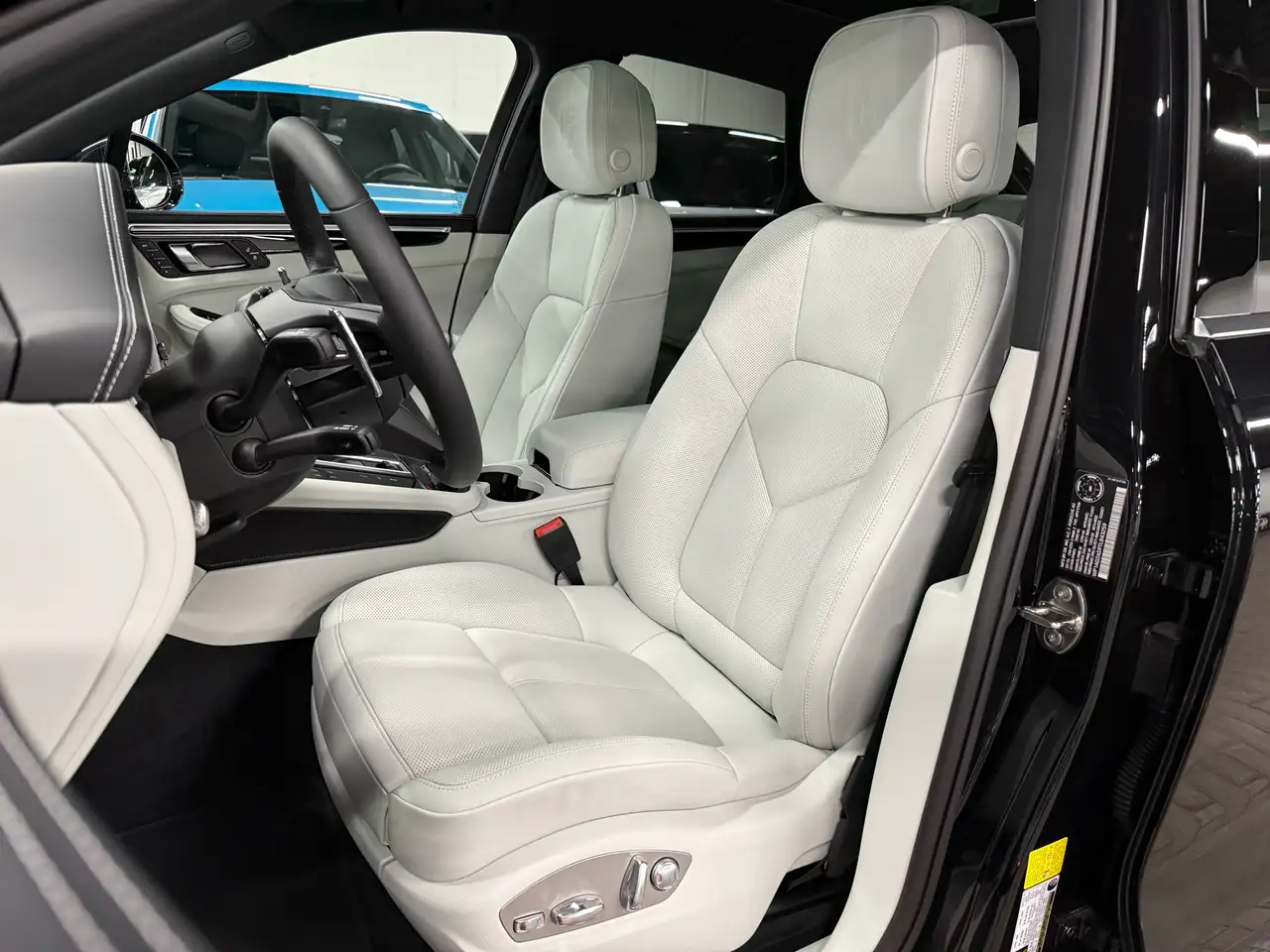 Porsche Macan - Image 20