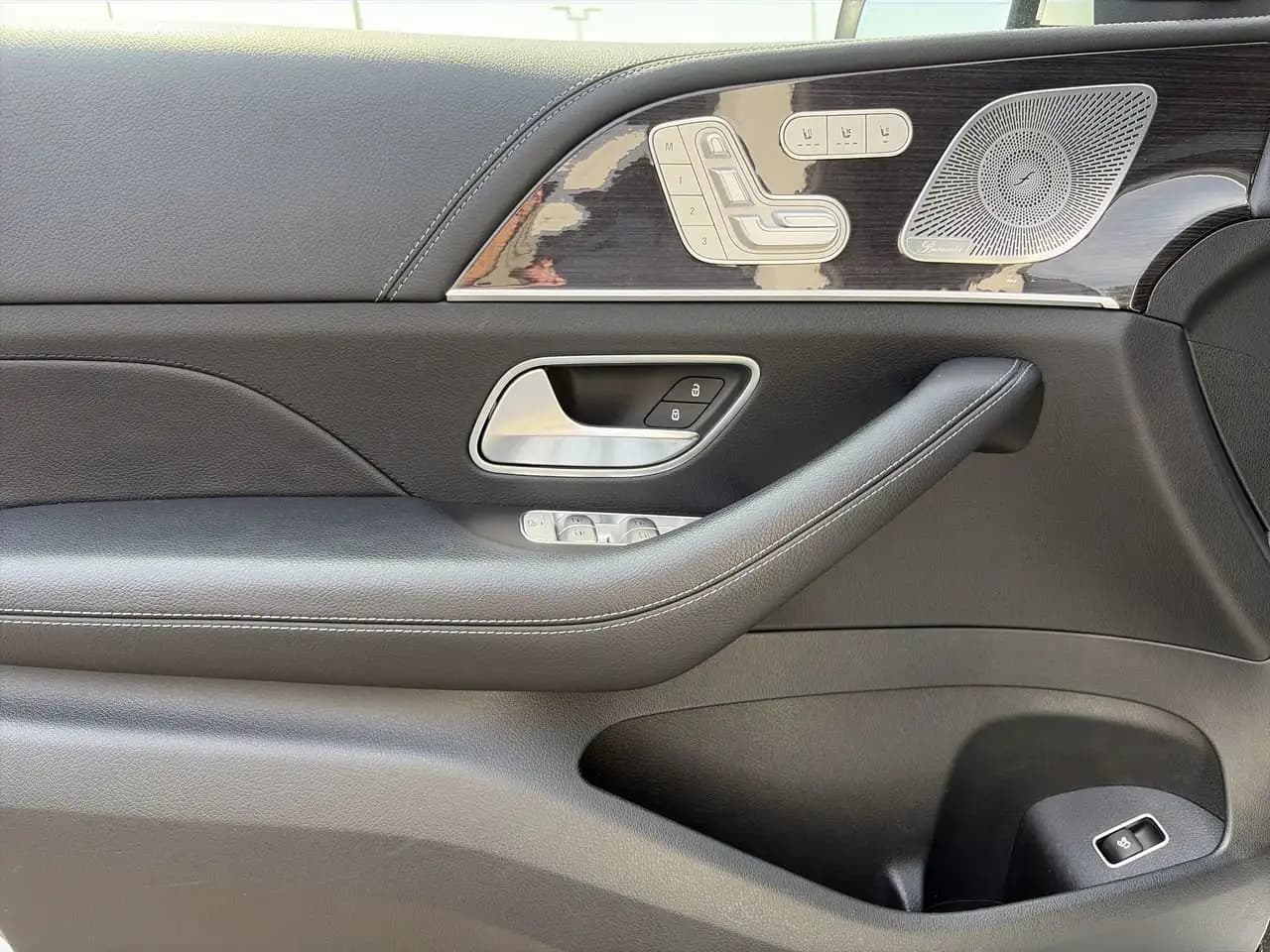 Mercedes-Benz GLE - Image 21