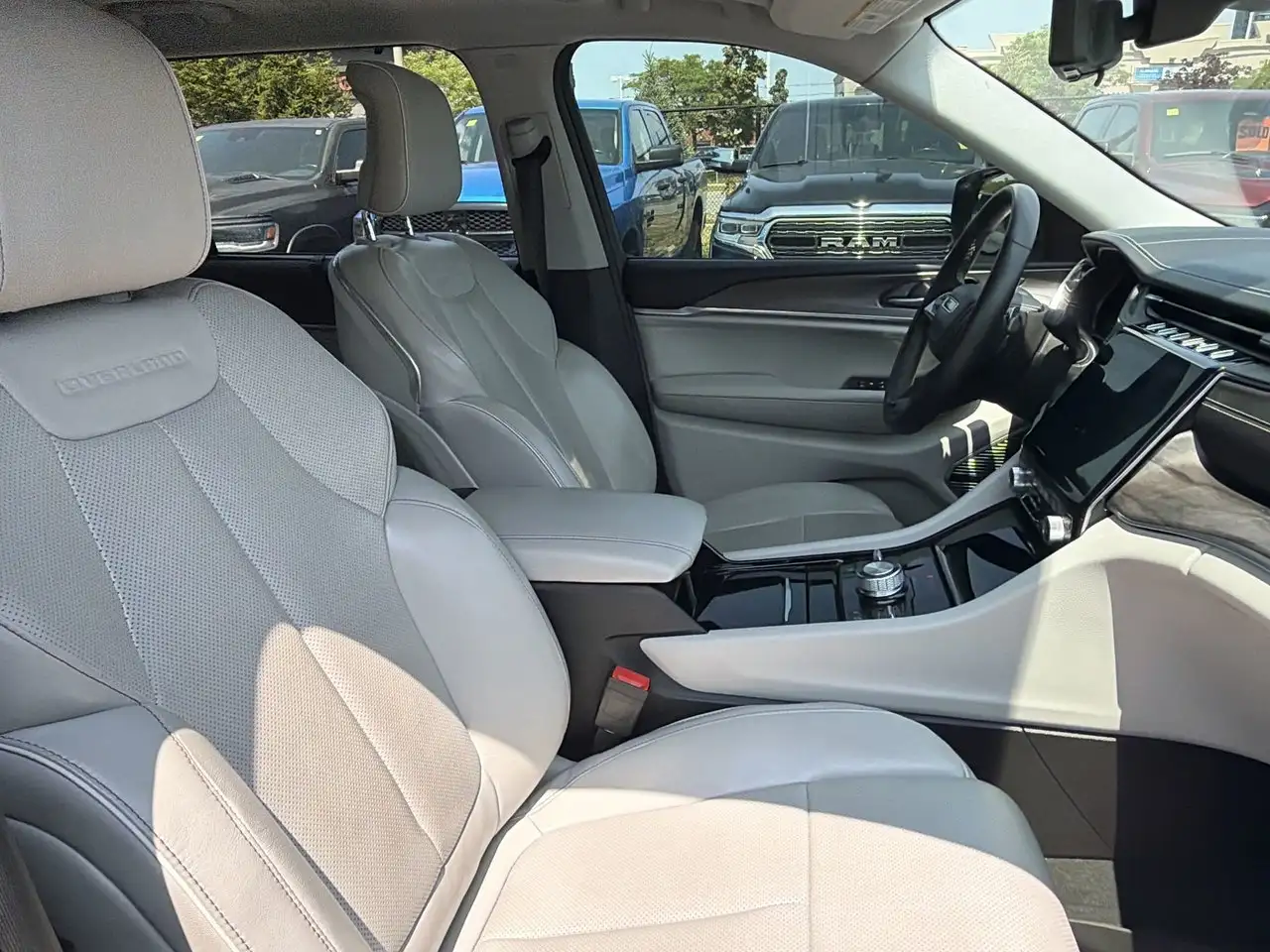 Jeep Grand Cherokee - Image 34