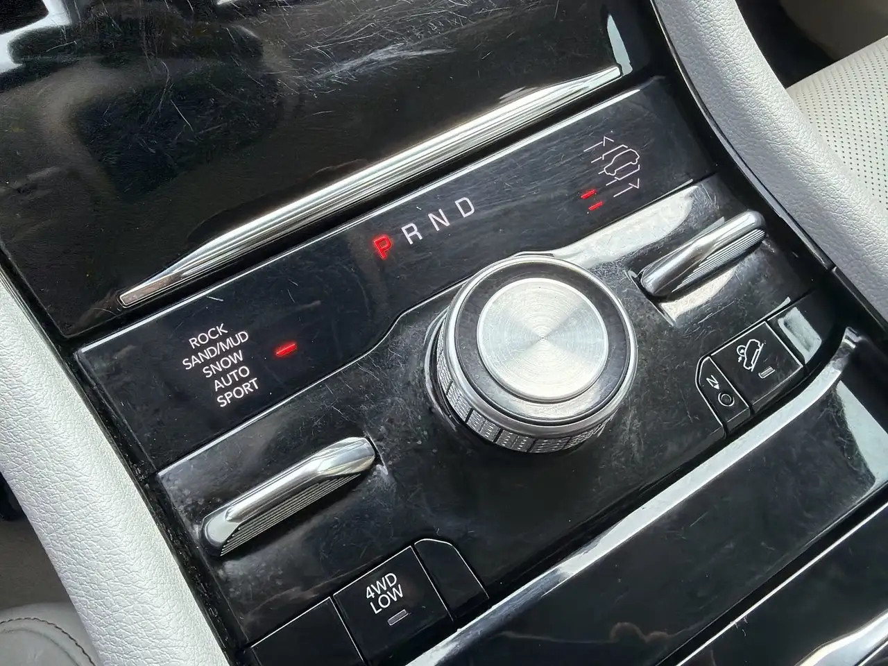 Jeep Grand Cherokee - Image 28