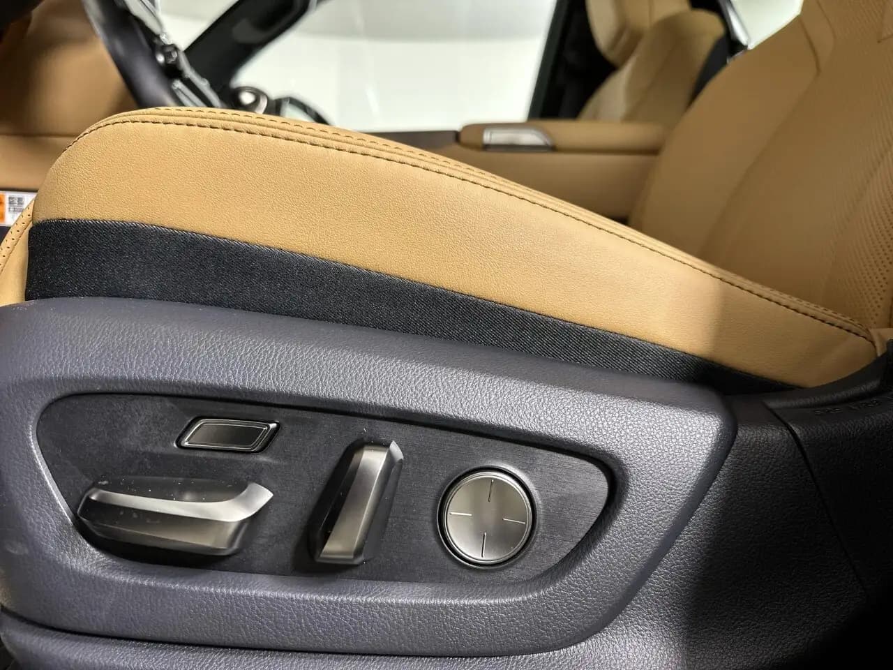 Lexus LX - Image 13