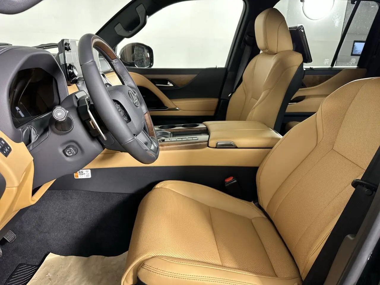 Lexus LX - Image 12