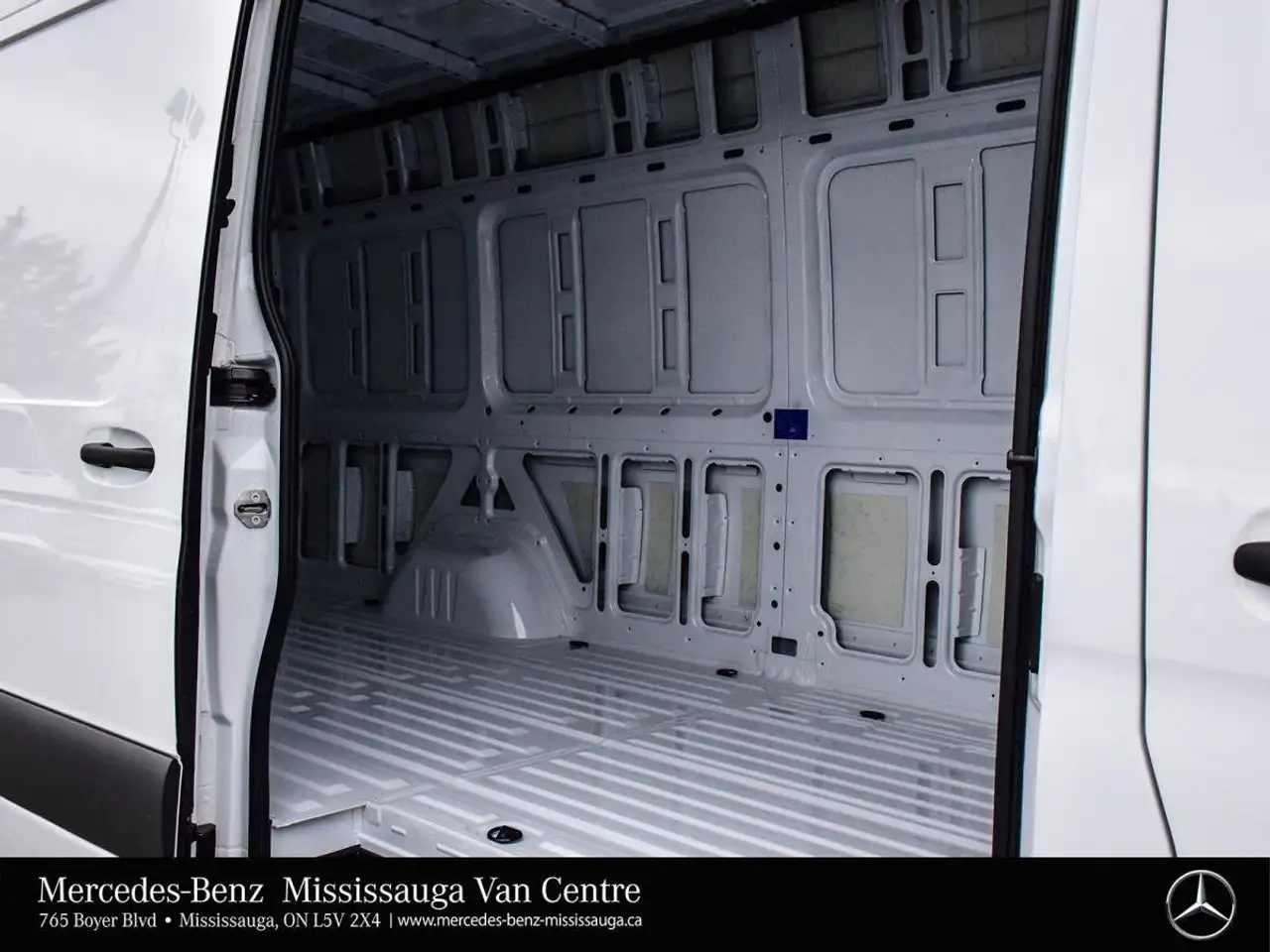 Mercedes-Benz Sprinter - Image 22