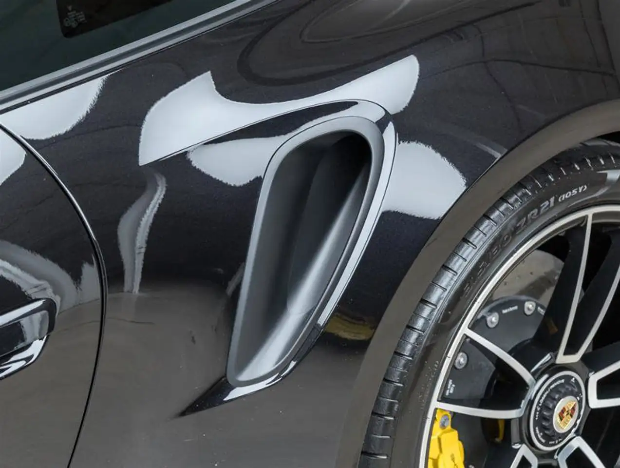Porsche 911 - Image 12