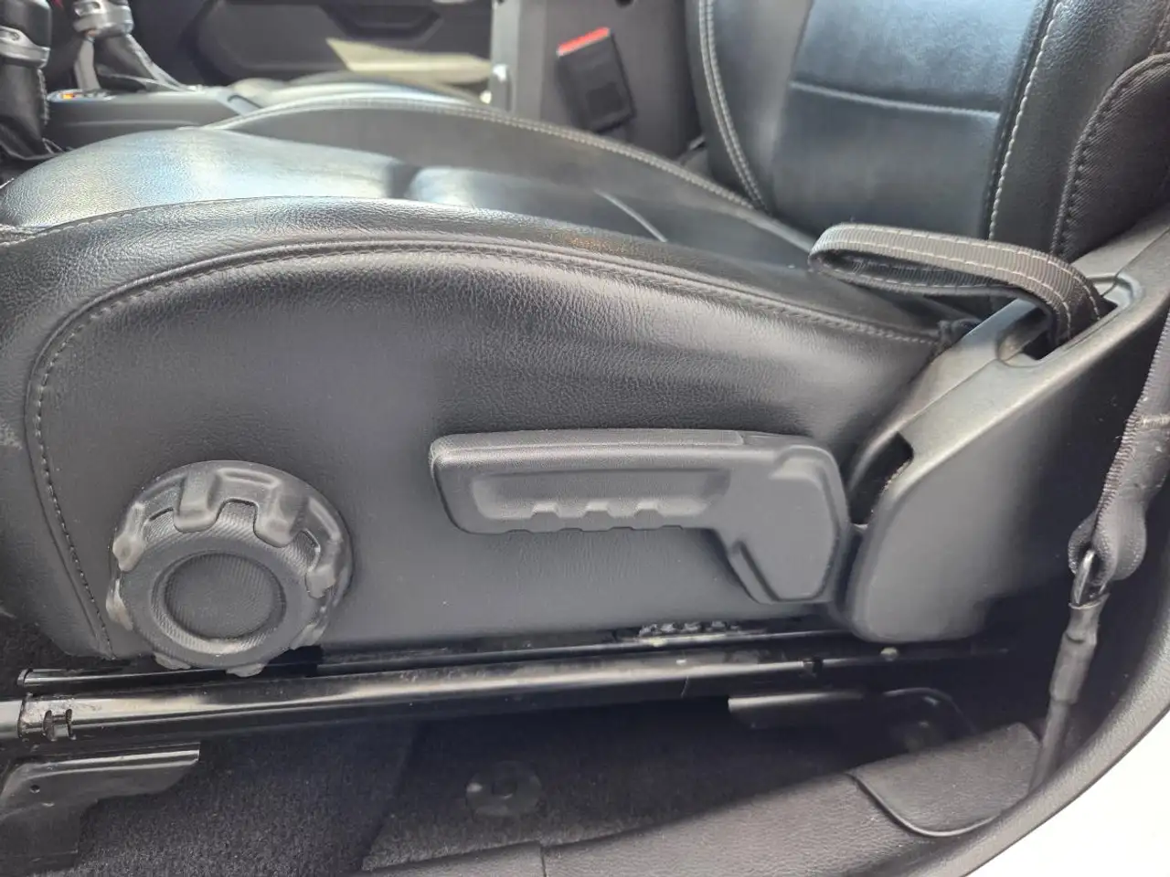 Jeep Wrangler - Image 18