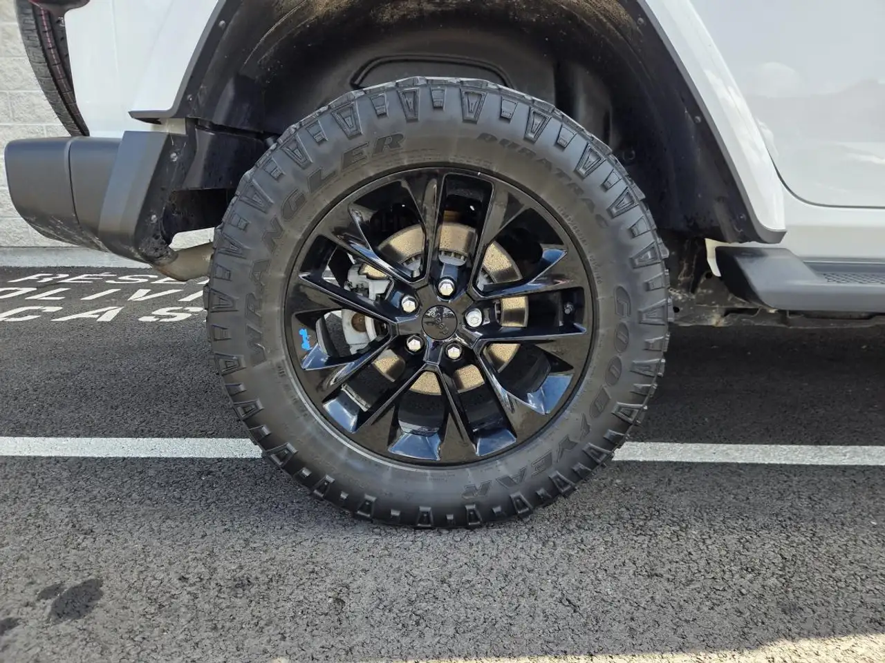 Jeep Wrangler - Image 13