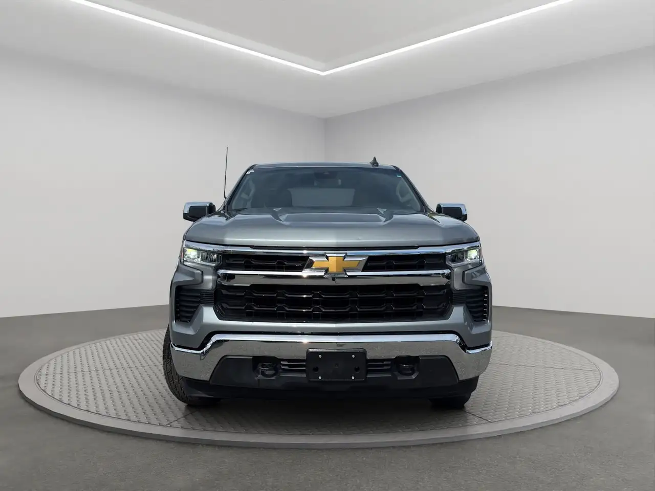 Chevrolet Silverado 1500 - Image 2