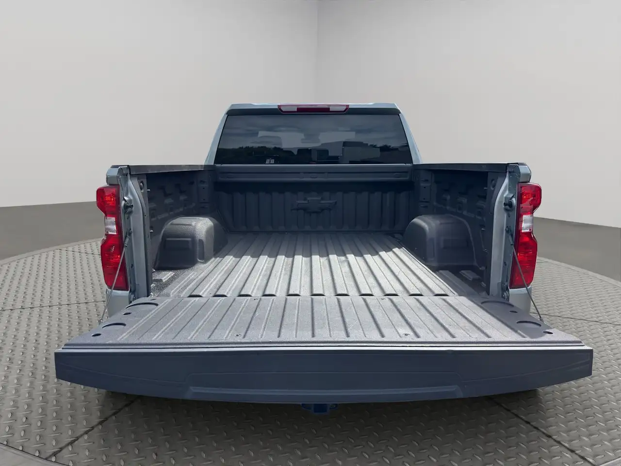 Chevrolet Silverado 1500 - Image 8