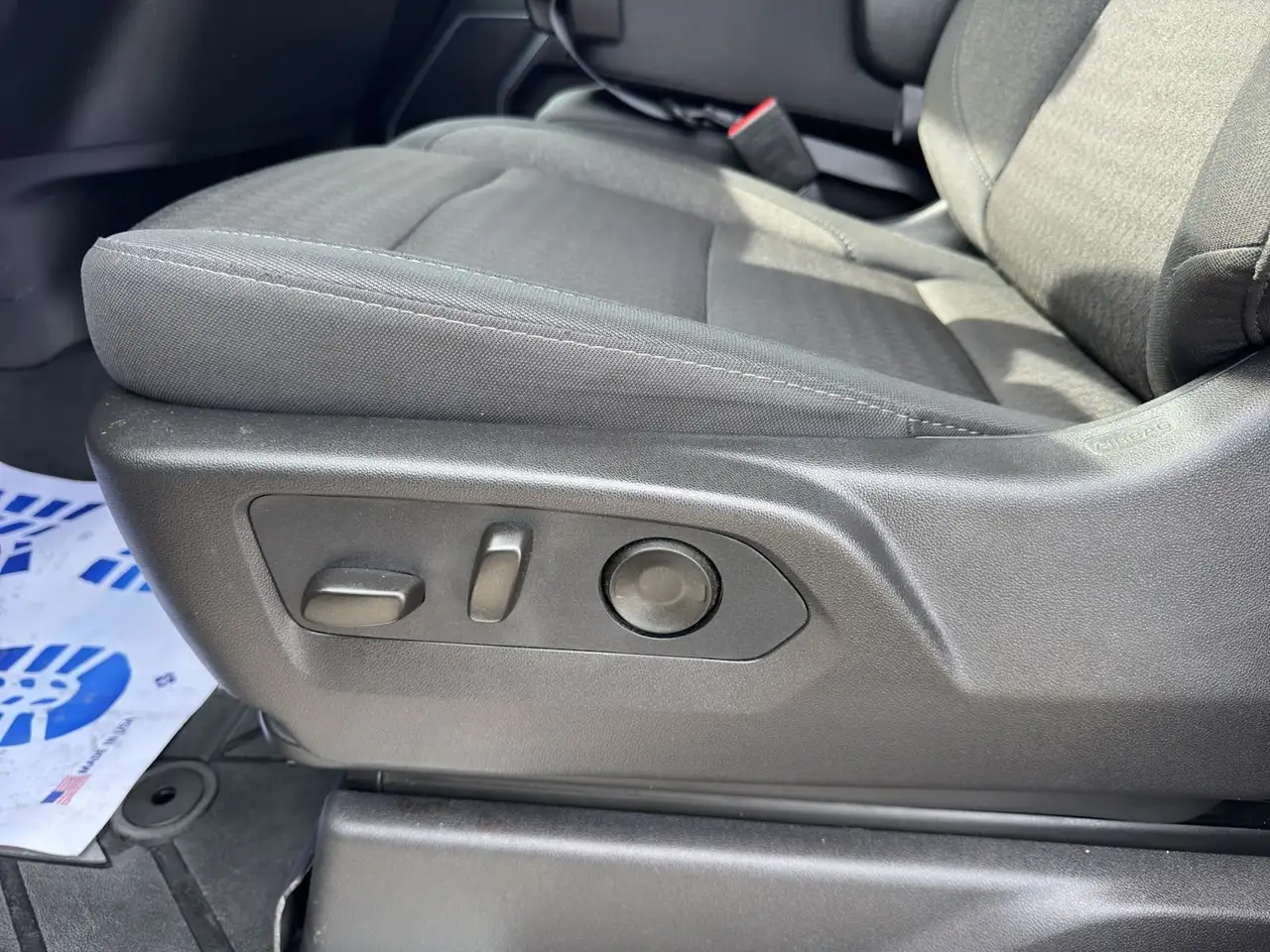 Chevrolet Silverado 1500 - Image 10