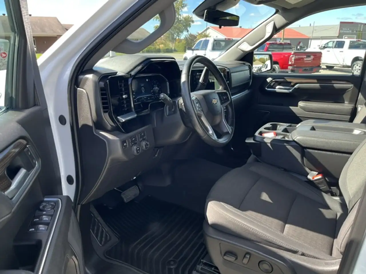 Chevrolet Silverado 1500 - Image 5