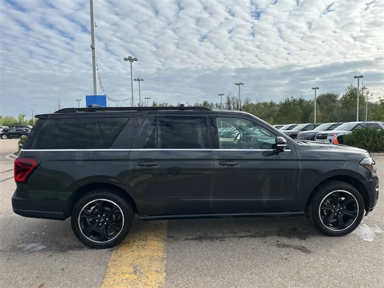 Ford Expedition - Image 6