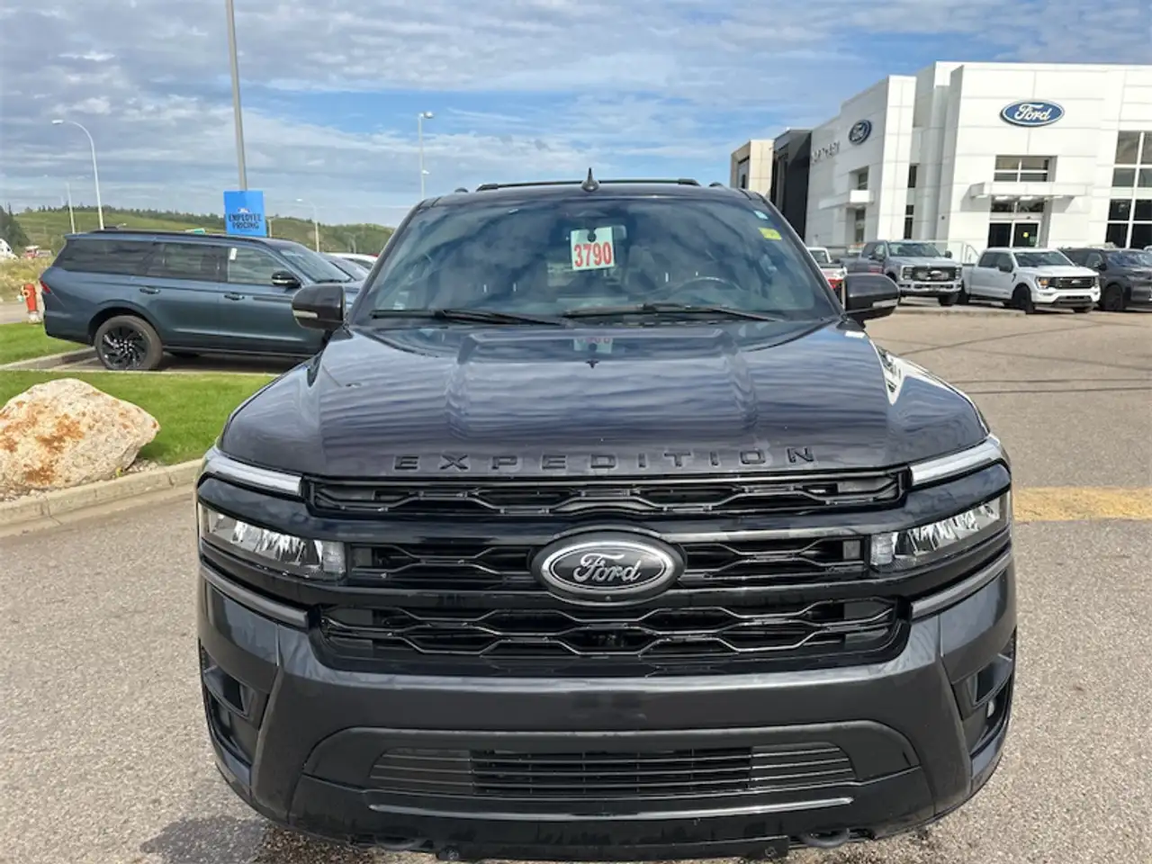 Ford Expedition - Image 8