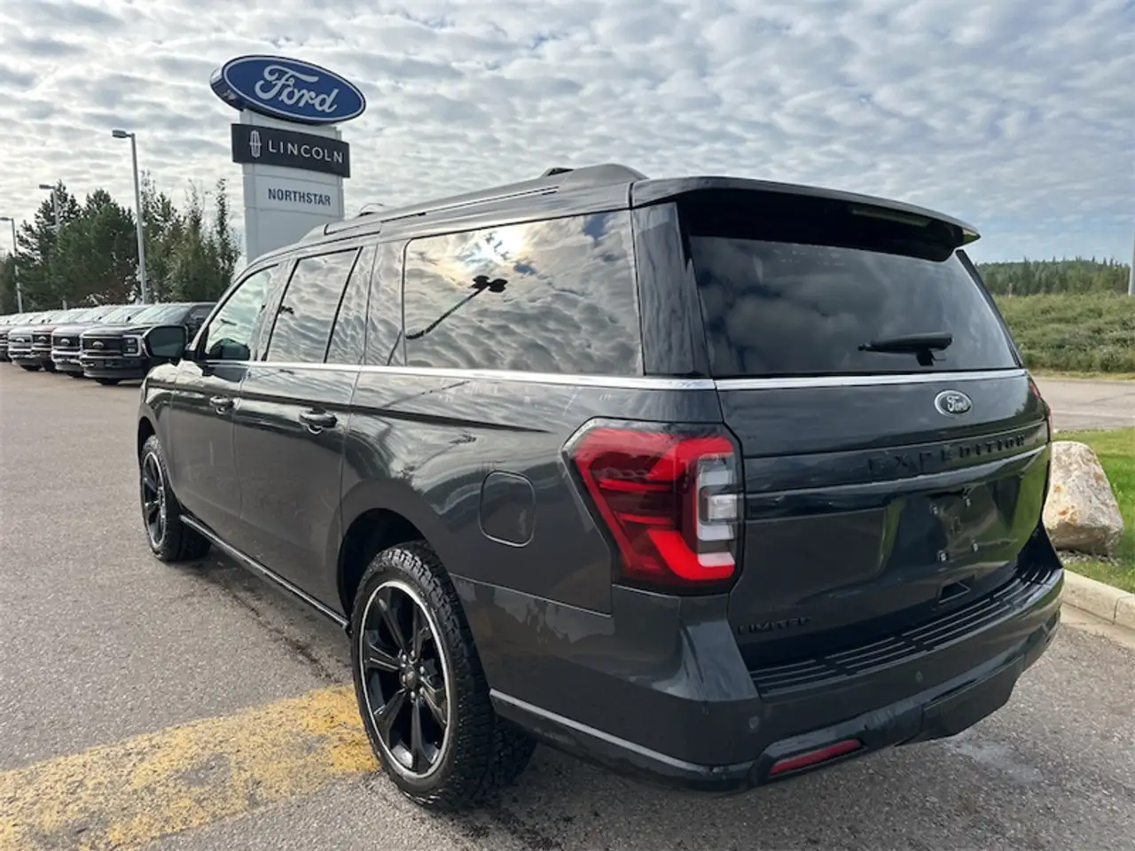 Ford Expedition - Image 3