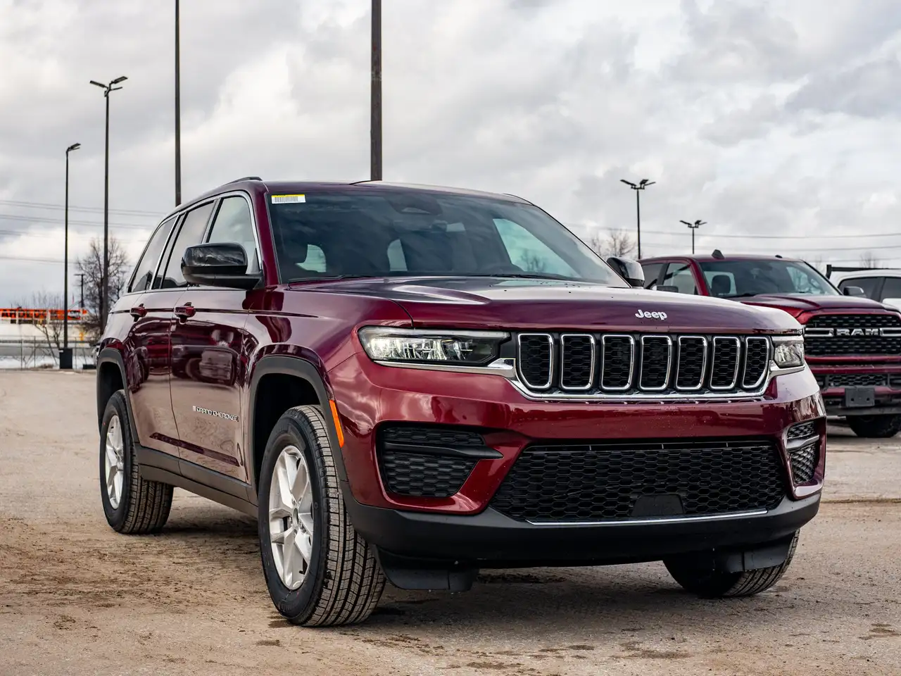 Jeep Grand Cherokee - Image 11