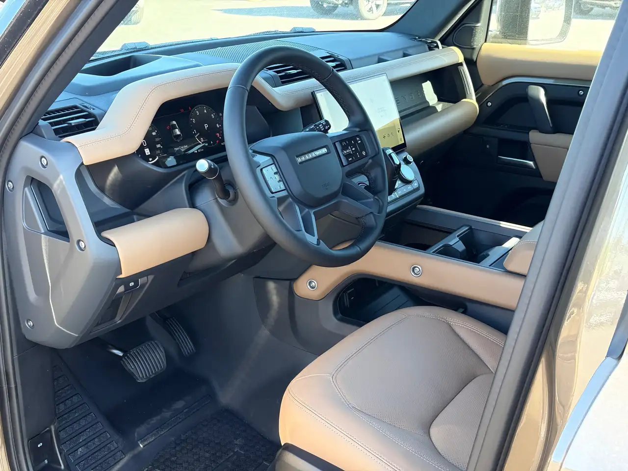 Land Rover Defender - Image 11