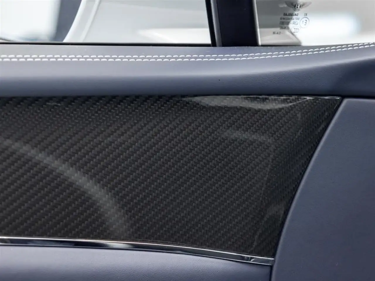 Bentley Bentayga - Image 25