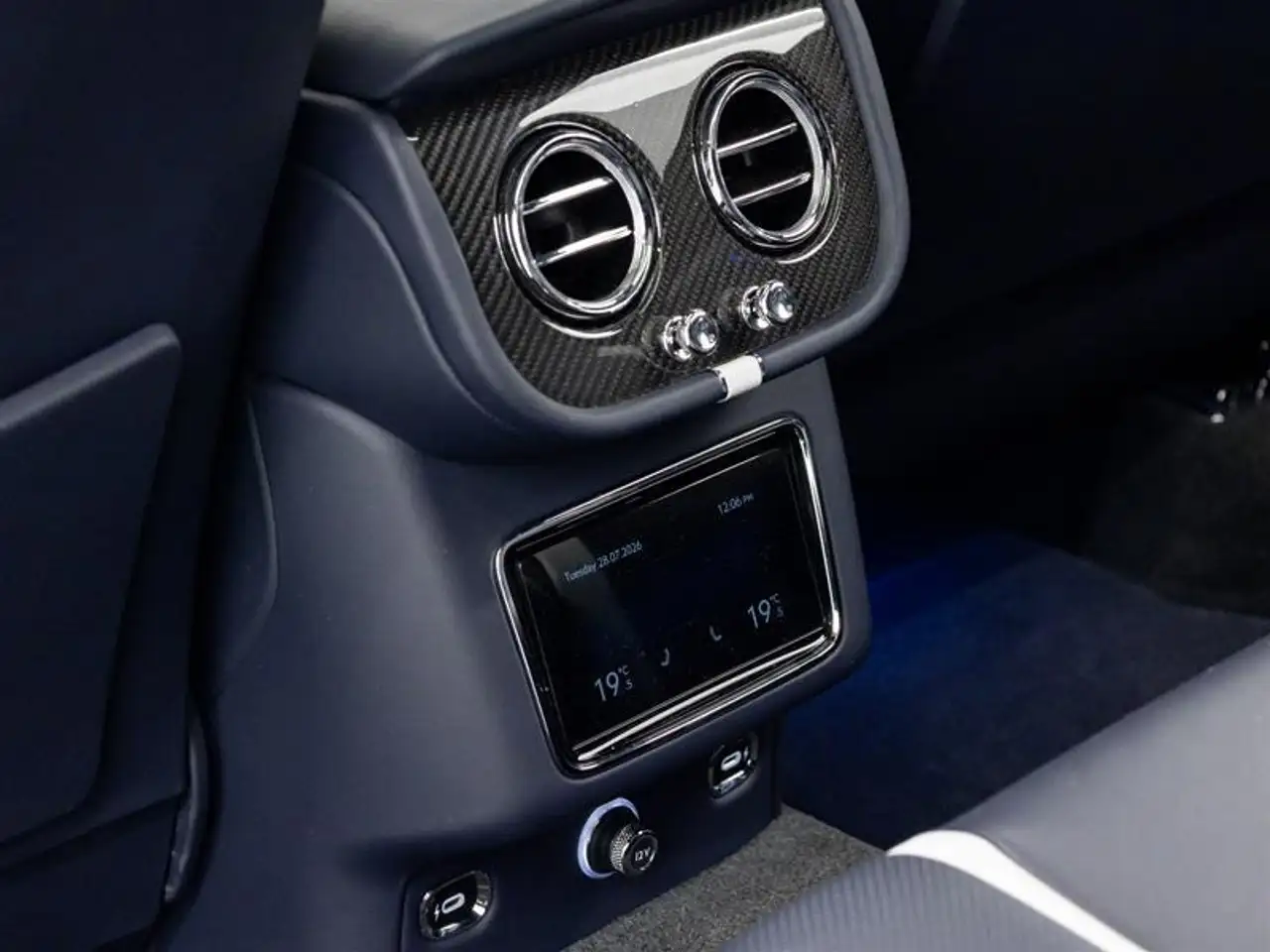 Bentley Bentayga - Image 40