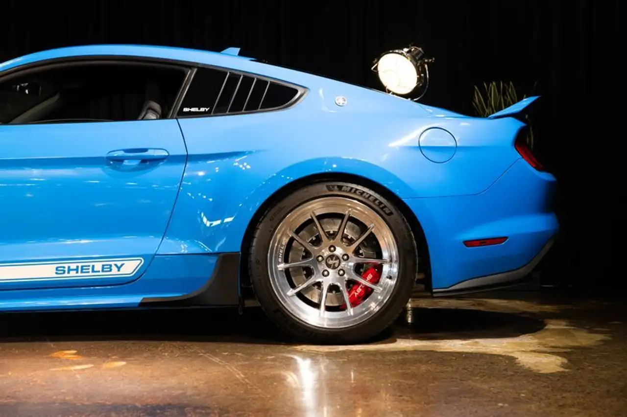 Ford Mustang - Image 6