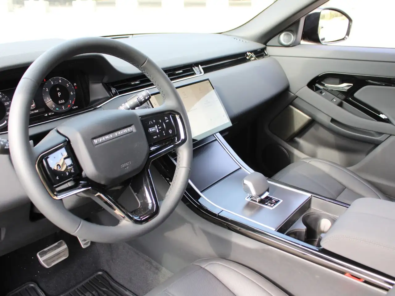 Land Rover Range Rover Evoque - Image 2