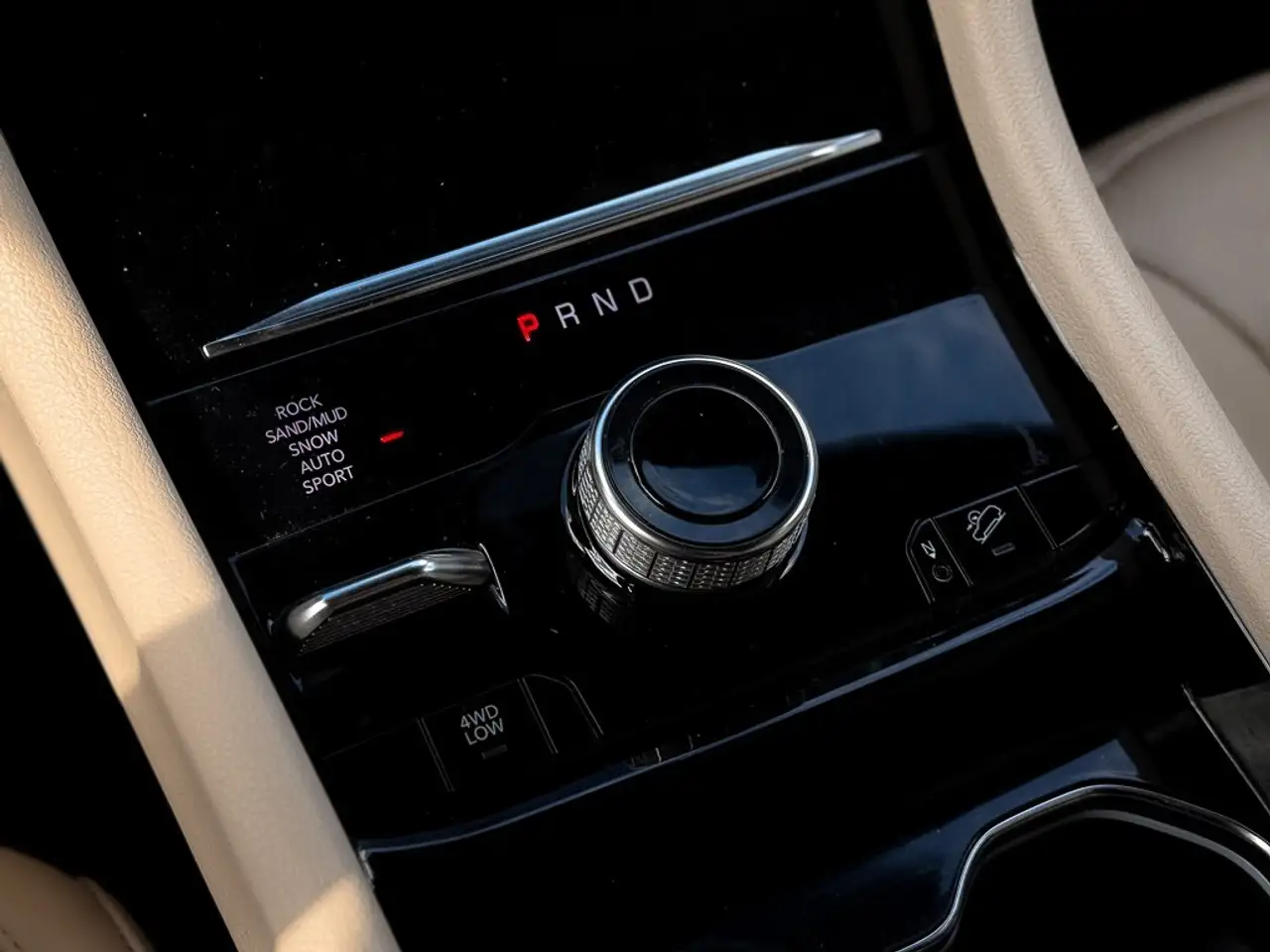 Jeep Grand Cherokee - Image 27