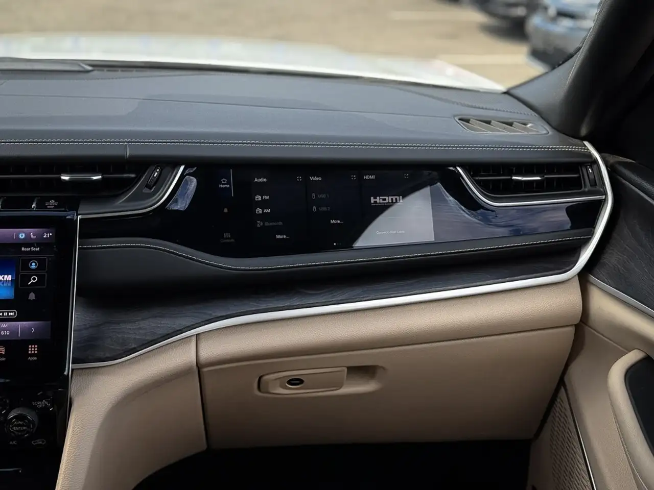 Jeep Grand Cherokee - Image 17