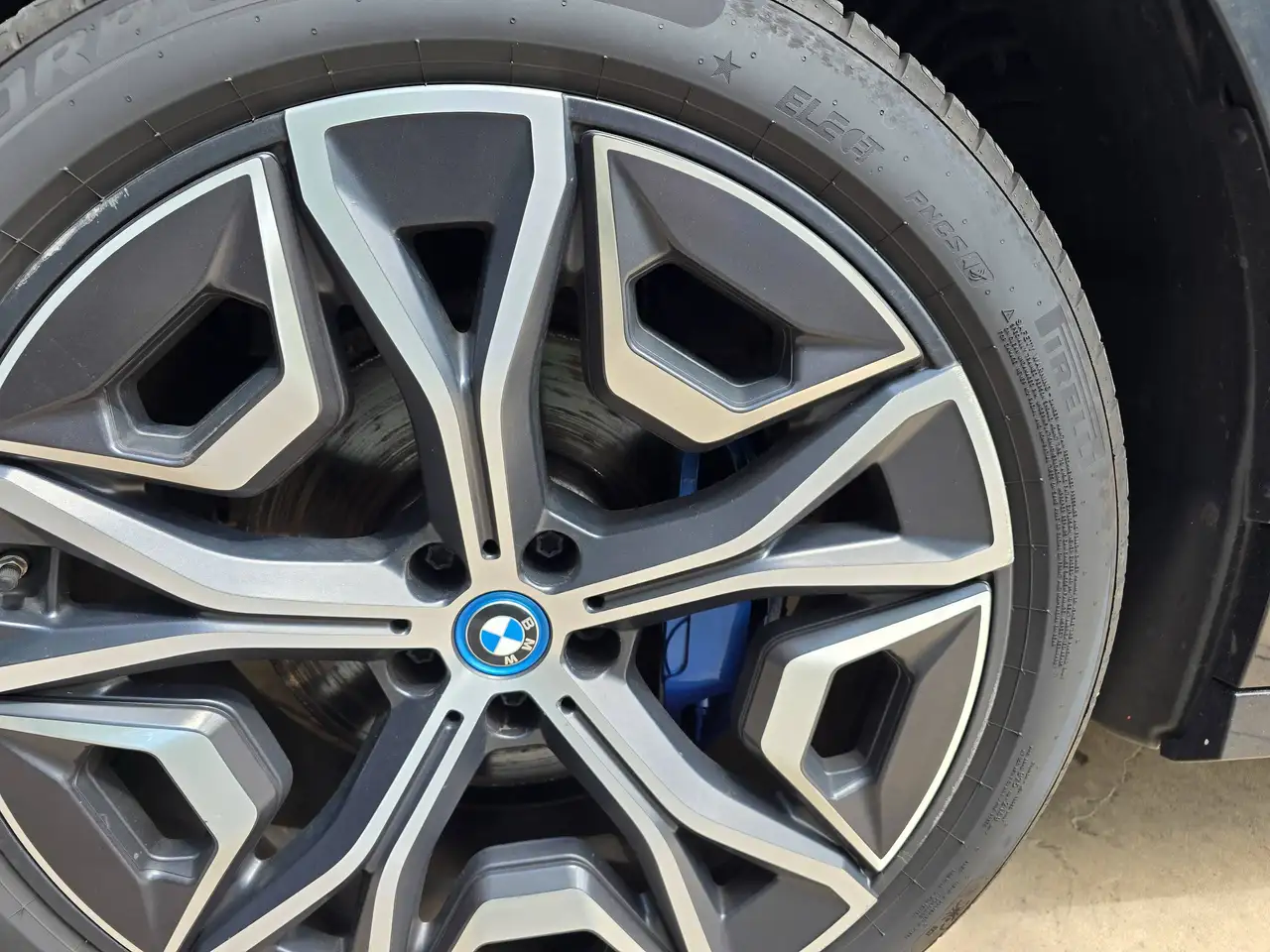 BMW iX - Image 7