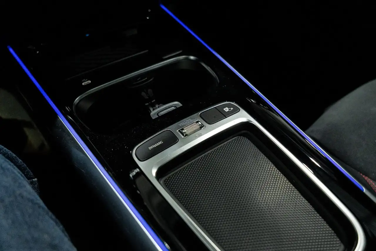 Mercedes-Benz GLA - Image 16