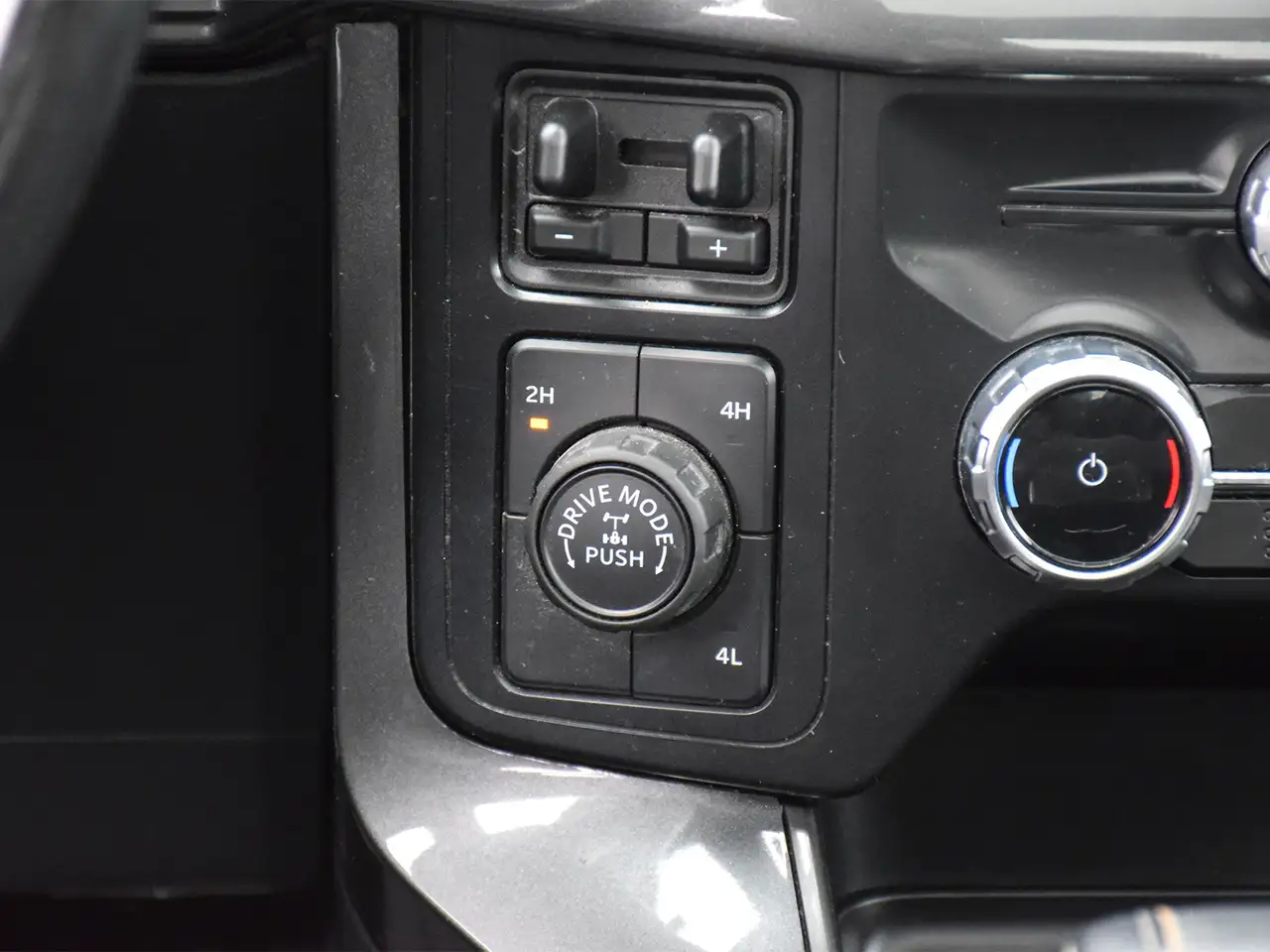 Ford F-150 - Image 21