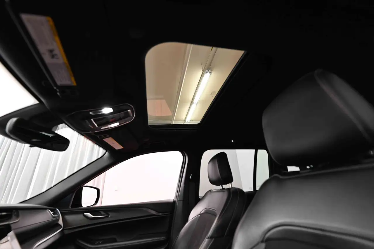 Jeep Grand Cherokee - Image 11