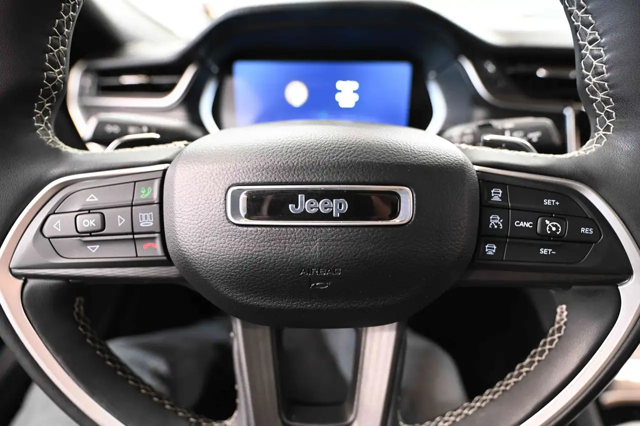 Jeep Grand Cherokee - Image 15