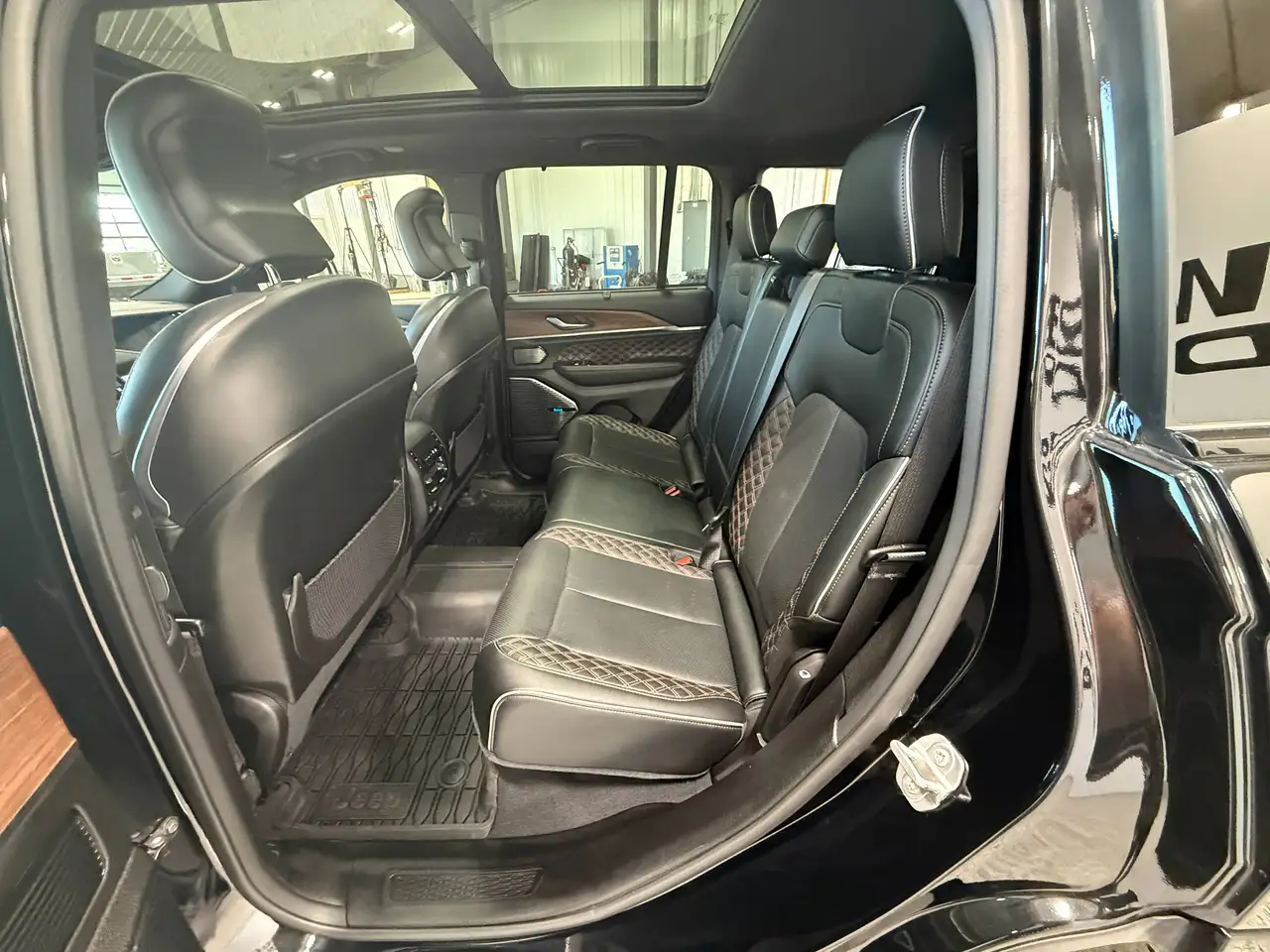 Jeep Grand Cherokee - Image 10