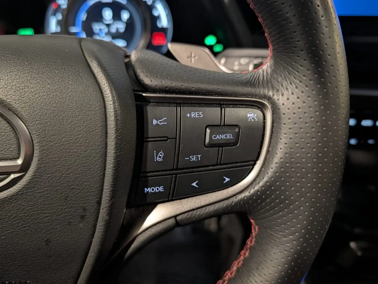 Lexus UX 250h - Image 14