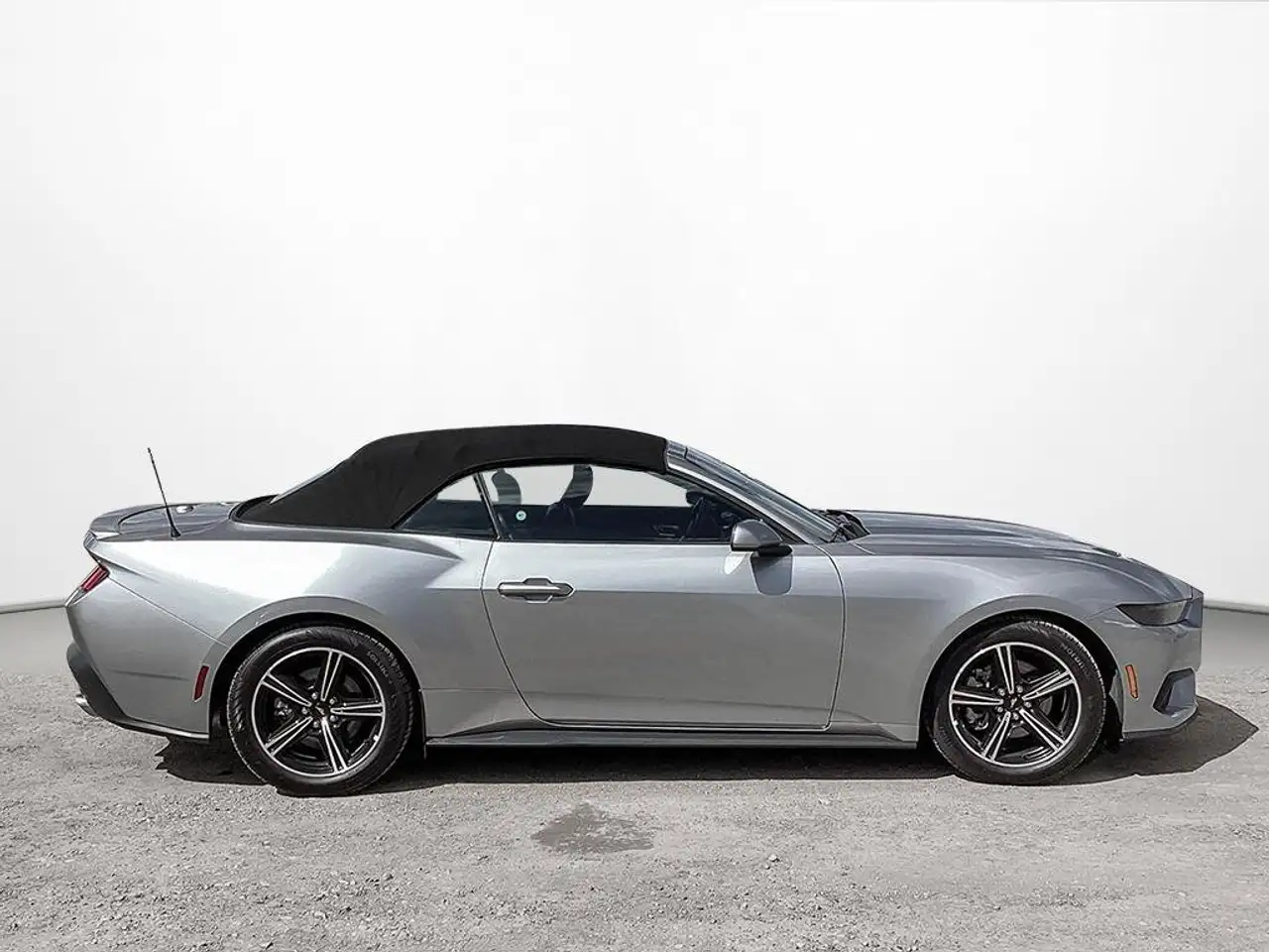 Ford Mustang - Image 6