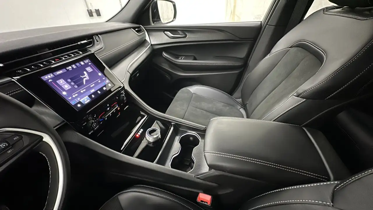 Jeep Grand Cherokee - Image 18